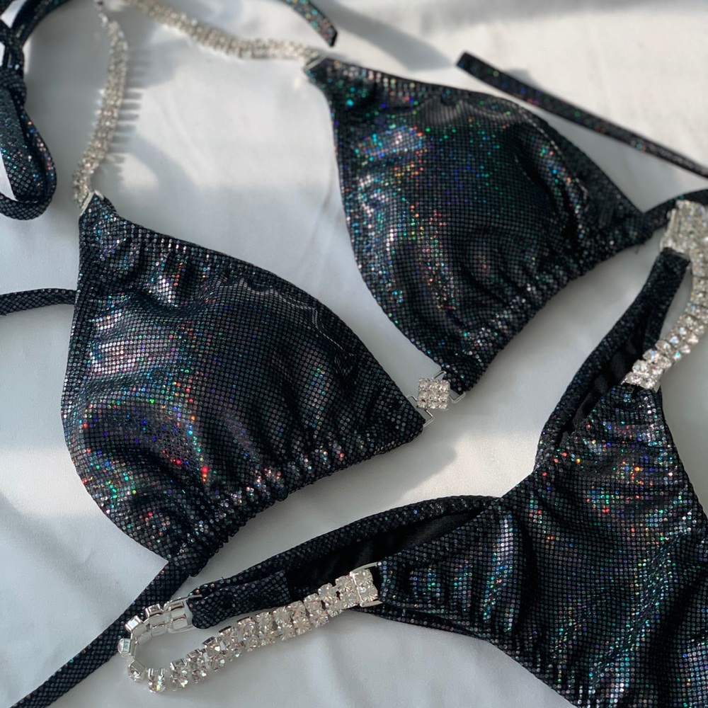 Black hologram competition bikini posing s… - Picture 2 of 8